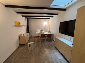 Retail in Barcelona, Barcelona for lease Interior Photo- Image 2 of 5