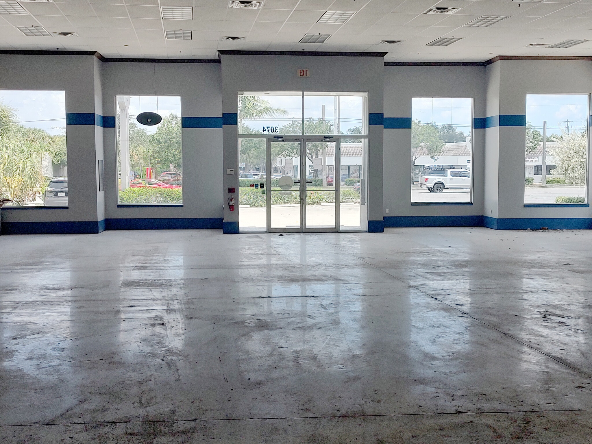 3074 Forest Hill Blvd, West Palm Beach, FL for lease Interior Photo- Image 1 of 5