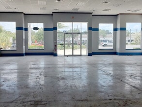 3074 Forest Hill Blvd, West Palm Beach, FL for lease Interior Photo- Image 1 of 5