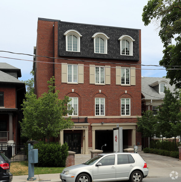 210 St Clair Ave W, Toronto, ON for lease - Primary Photo - Image 1 of 2