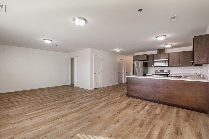 307 6th Ave SE, Quincy, WA for sale - Building Photo - Image 3 of 9