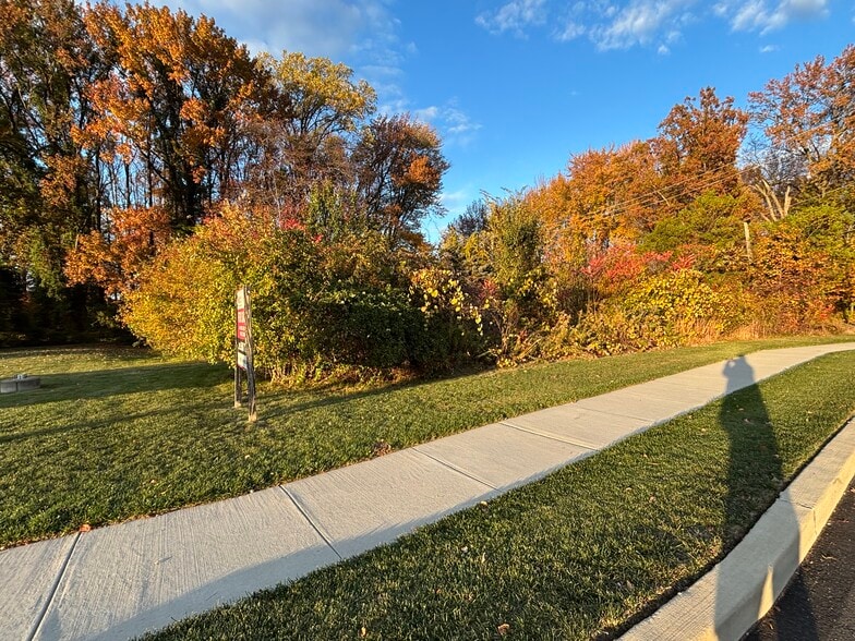 1660 Big Oak road, Langhorne, PA for lease - Building Photo - Image 1 of 13