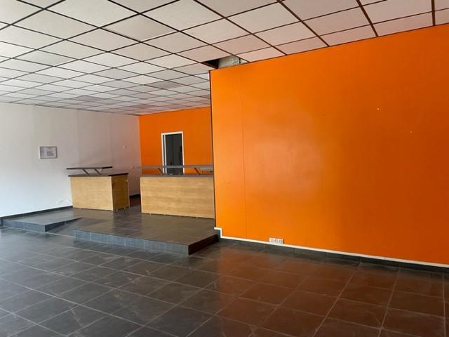 Location Commerce 79 m² - Photo 1