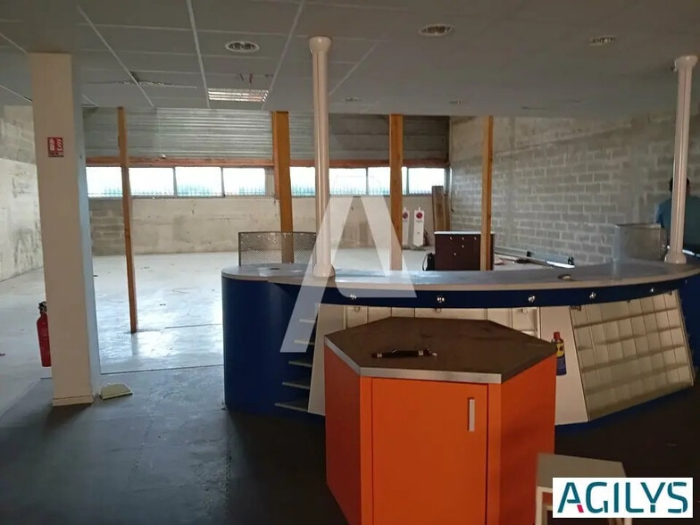 Office in Torcy for lease - Interior Photo - Image 3 of 3