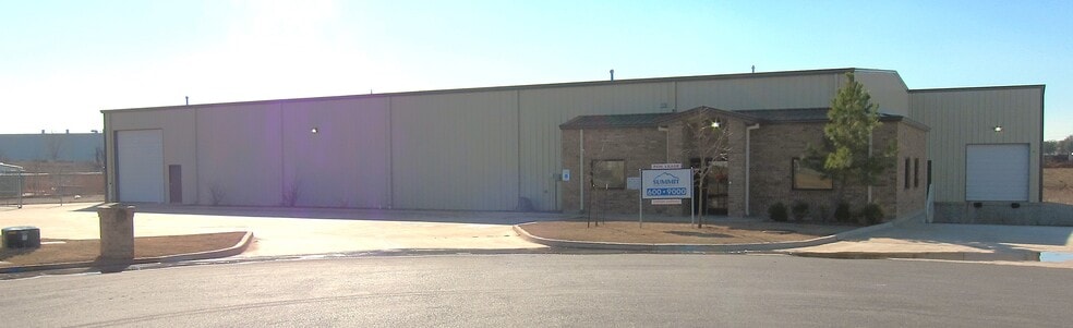 14600 Santa Fe Crossings Dr, Edmond, OK for lease - Building Photo - Image 1 of 1