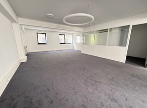 110 Rue De La Jonquière, Paris for lease Interior Photo- Image 2 of 3