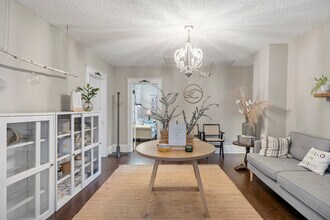 121 N Washington St, Naperville, IL for lease Interior Photo- Image 2 of 14