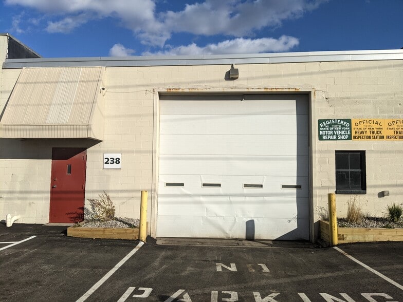 230-240 Mckee Rd, Rochester, NY for lease - Building Photo - Image 3 of 3