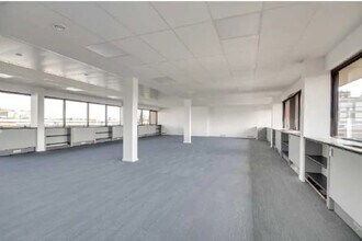 Office in Ivry-sur-Seine for lease Building Photo- Image 1 of 5