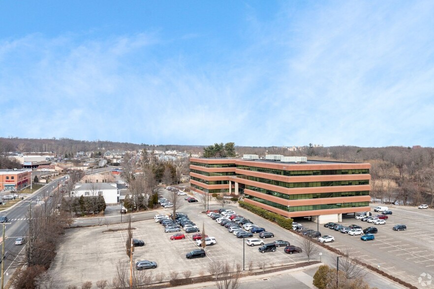 501 Kings Hwy E, Fairfield, CT for lease - Building Photo - Image 3 of 9