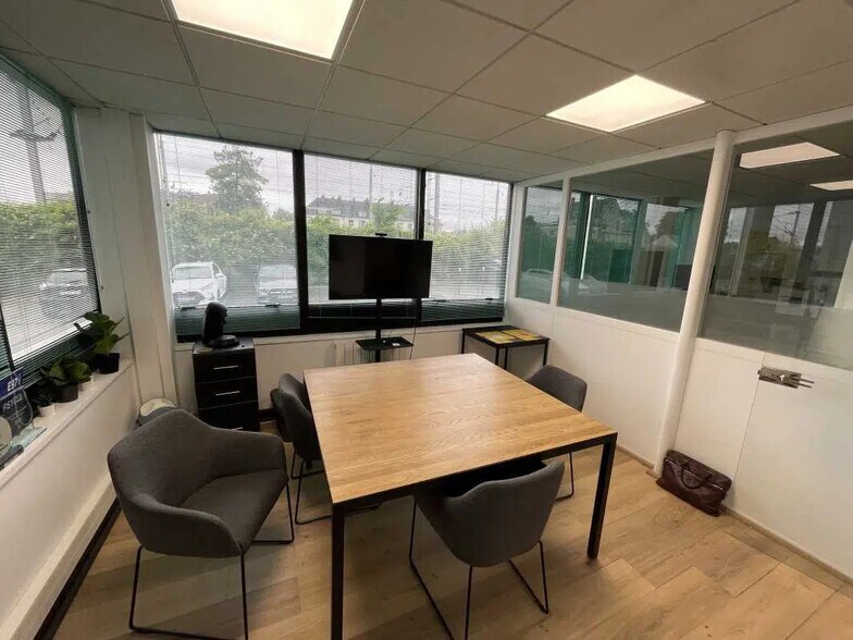Office in Compiègne for lease - Interior Photo - Image 2 of 6