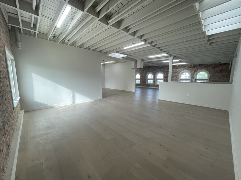 8422-8424 Melrose Pl, West Hollywood, CA for lease - Building Photo - Image 3 of 7