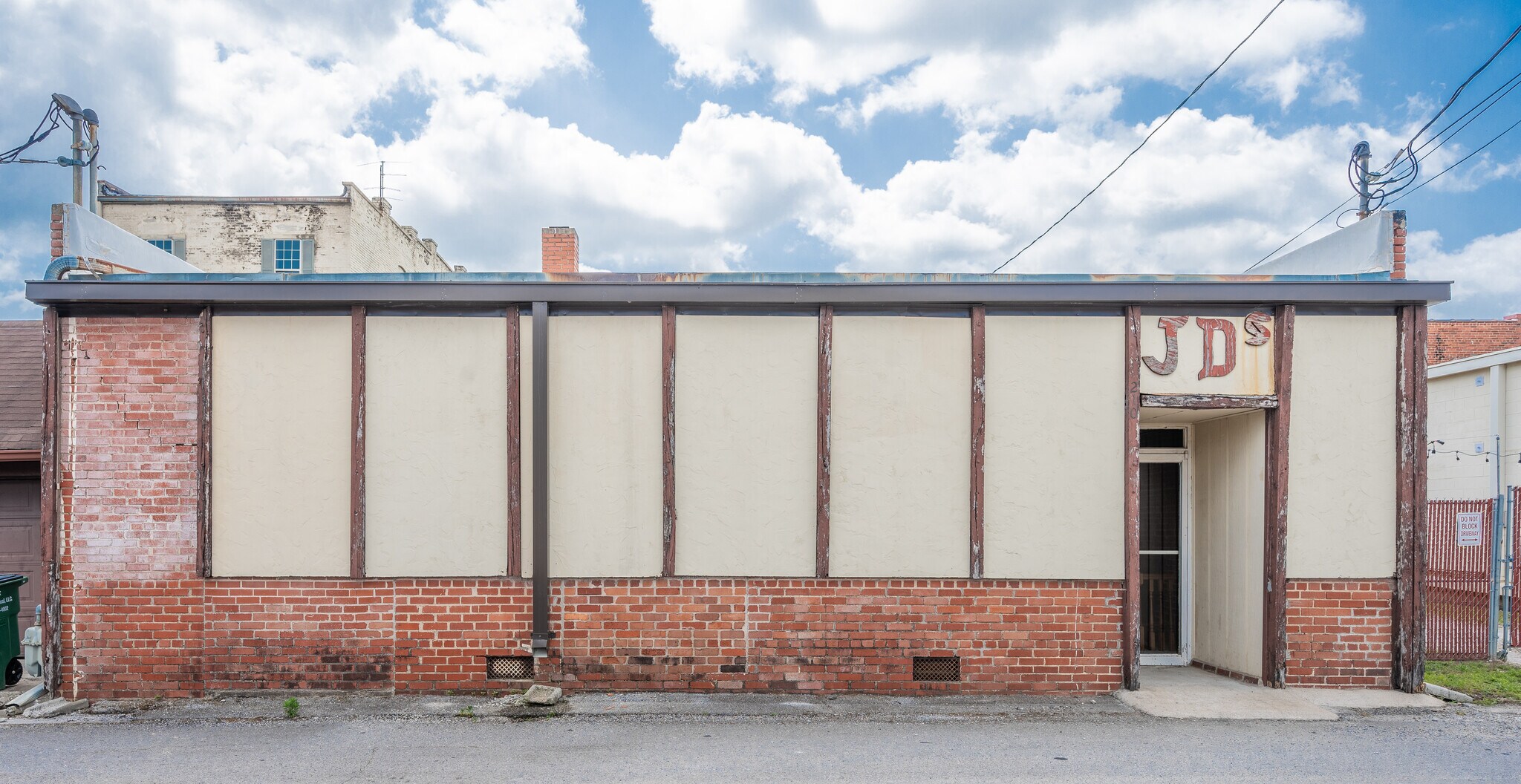 210 S Cedar Ave, South Pittsburg, TN 37380 210 S Cedar Ave, South Pittsburg, TN 37380