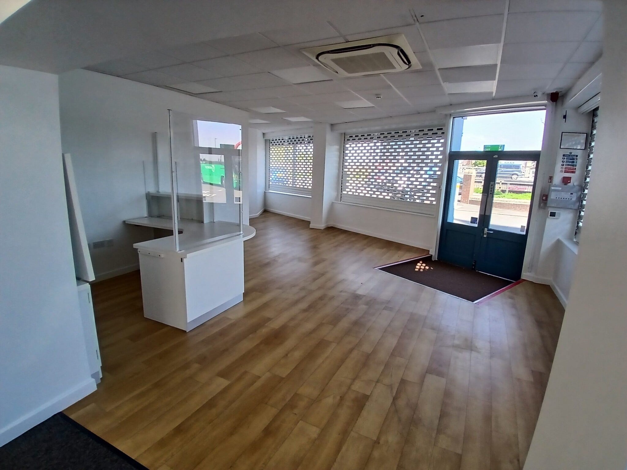 195 Upper Dock St, Newport for lease Interior Photo- Image 1 of 6