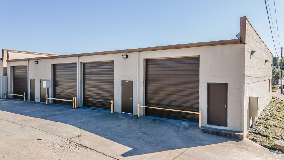 4110 Cedar Lake Dr, Dallas, TX for lease - Building Photo - Image 3 of 10