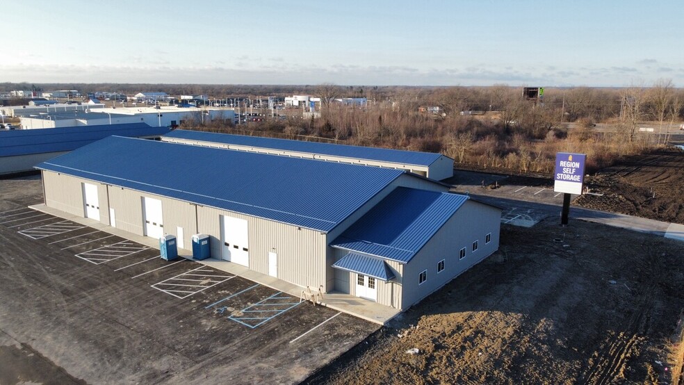 8300 Clay St, Merrillville, IN for lease - Building Photo - Image 1 of 4