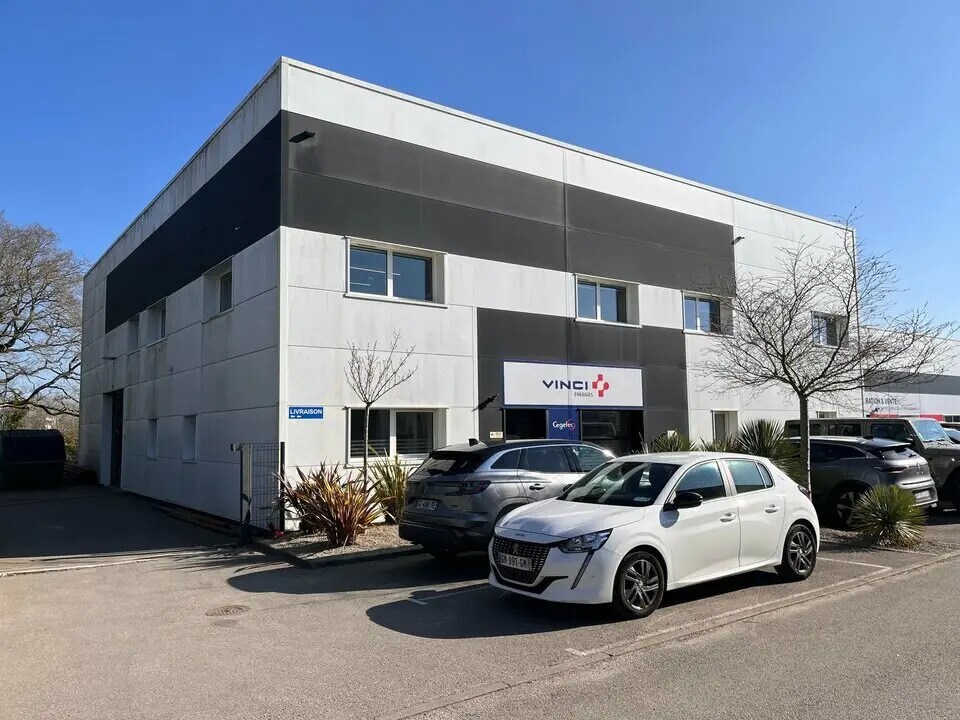 Flex in Crach for lease Building Photo- Image 1 of 3