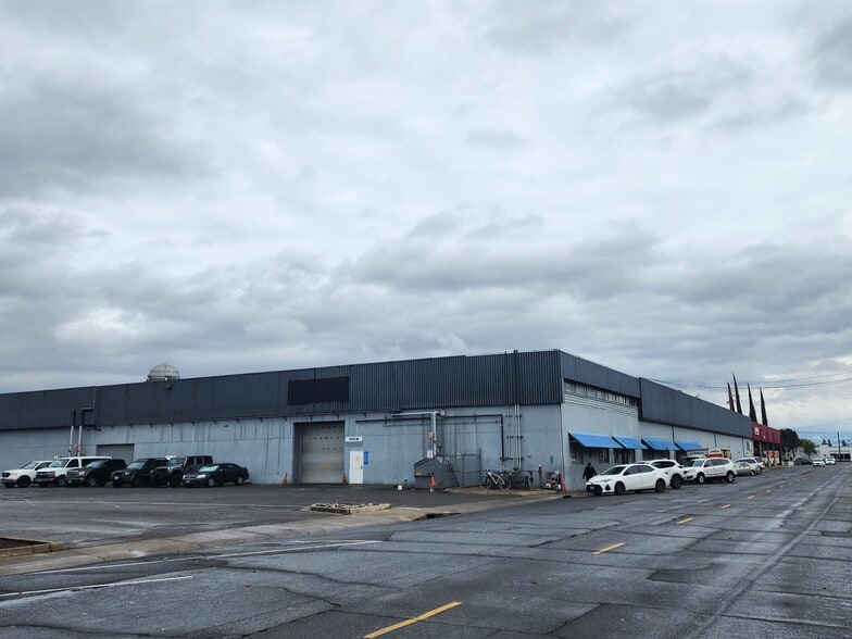 909-911 Spiva Ave, Yuba City, CA for lease - Building Photo - Image 2 of 12