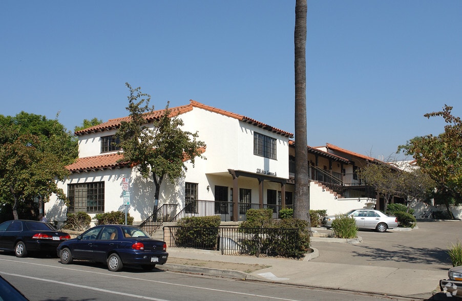 228 W Carrillo St, Santa Barbara, CA for lease - Primary Photo - Image 1 of 4