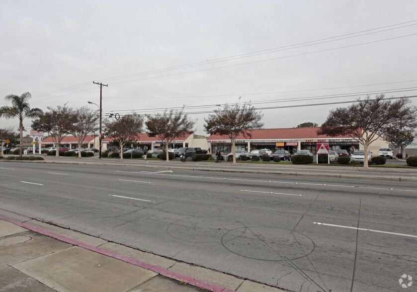 8851-8937 Westminster Blvd, Garden Grove, CA for lease - Primary Photo - Image 1 of 4