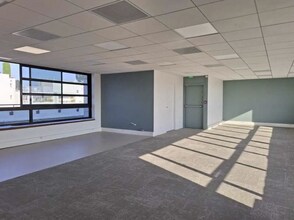 Office in Levallois-Perret for lease Interior Photo- Image 2 of 12