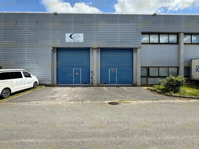 Flex in Collégien for lease - Building Photo - Image 2 of 5