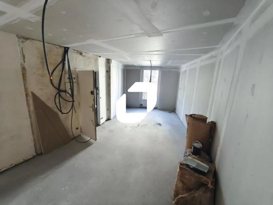 Office in Nogent-sur-Marne for lease Interior Photo- Image 1 of 4