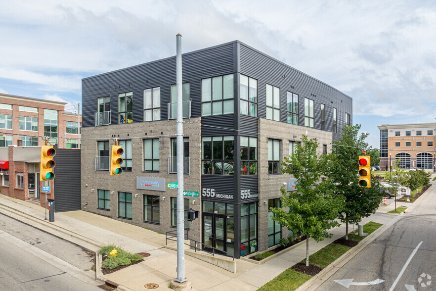 555 Michigan St NE, Grand Rapids, MI for sale - Building Photo - Image 1 of 1