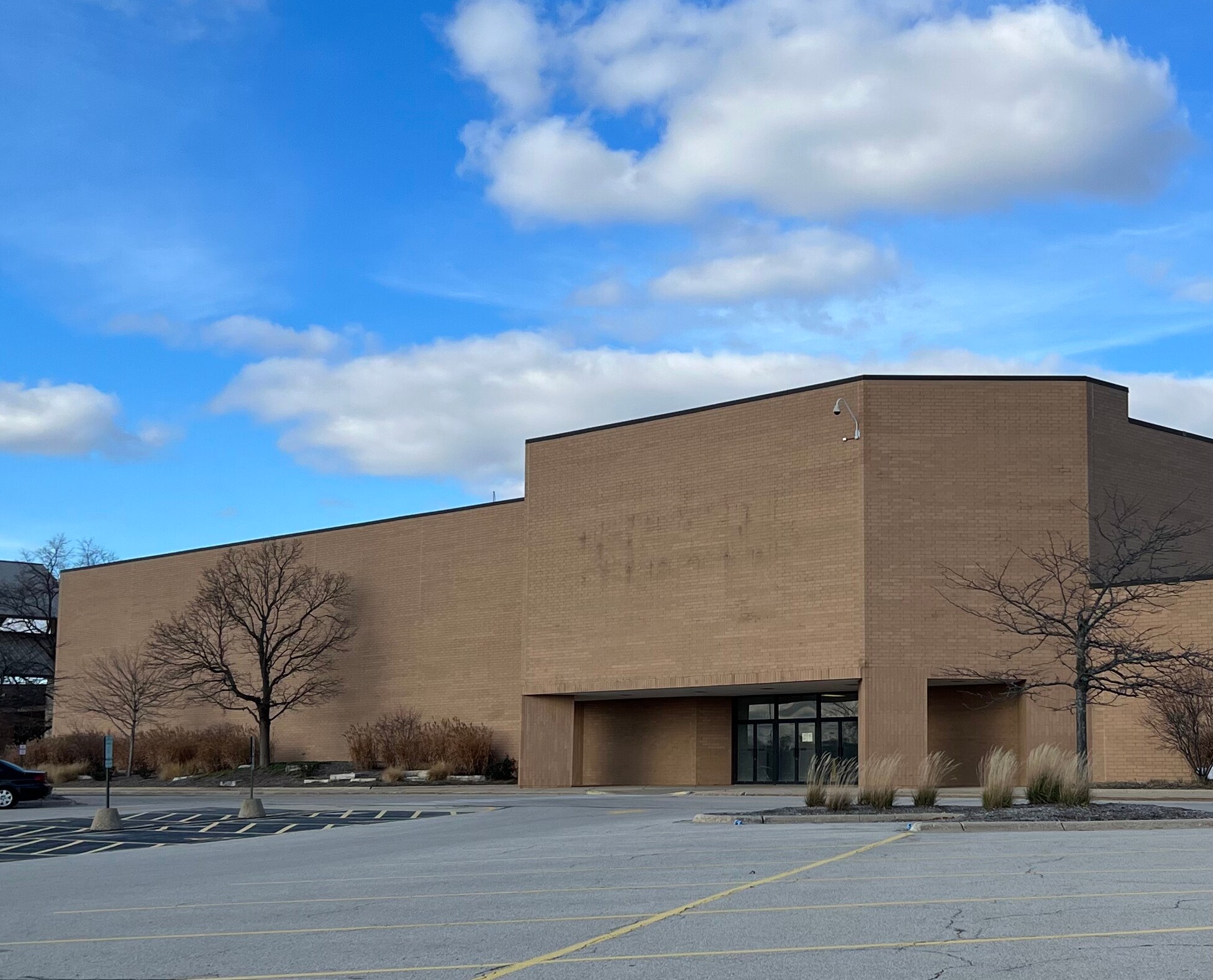 5000 Spring Hill Mall, West Dundee, IL 60118