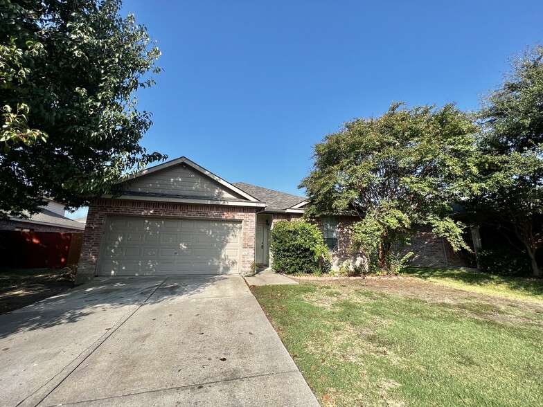 377 Elk Trl, Melissa, TX for sale - Primary Photo - Image 1 of 2