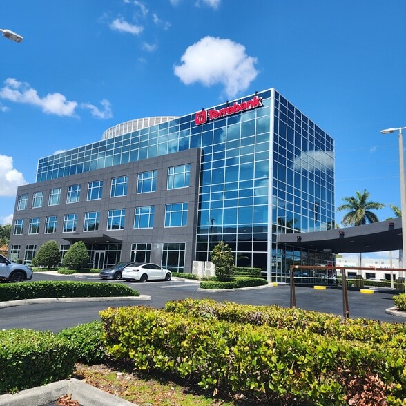 2500 NW 107th Ave, Miami, FL for lease - Building Photo - Image 3 of 32