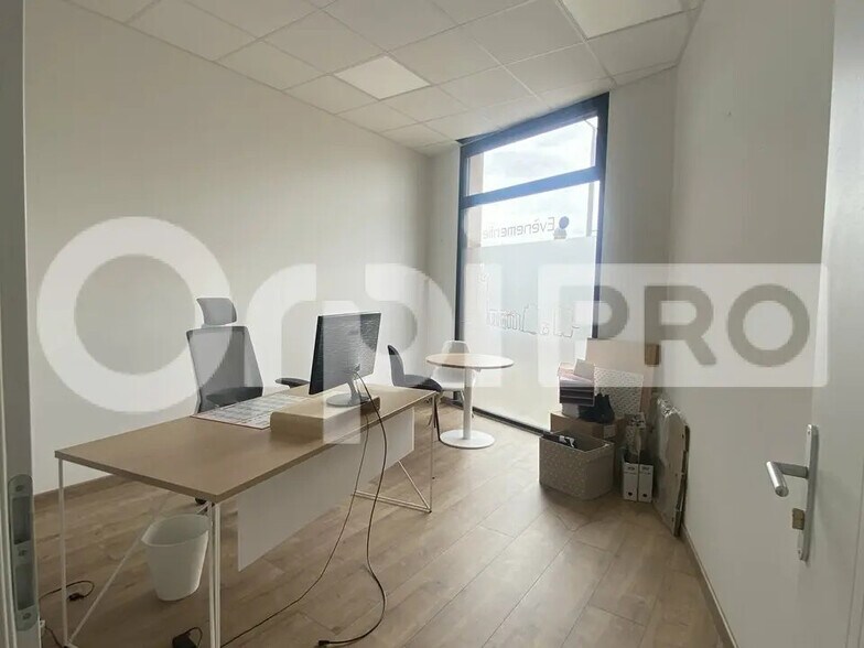 Office in Le Havre for lease - Interior Photo - Image 3 of 8