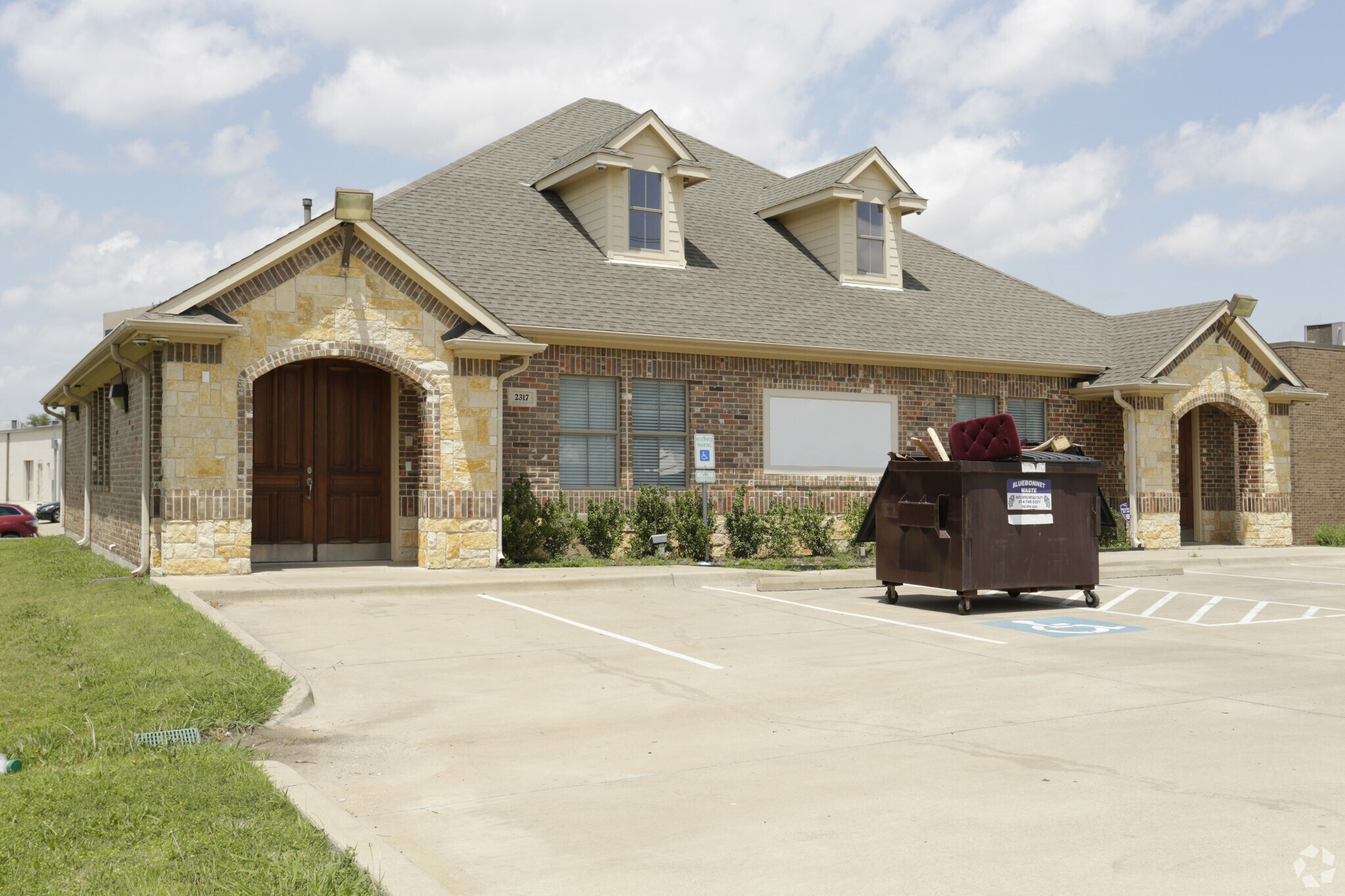 2317 Springlake Rd, Farmers Branch, TX for sale Primary Photo- Image 1 of 1