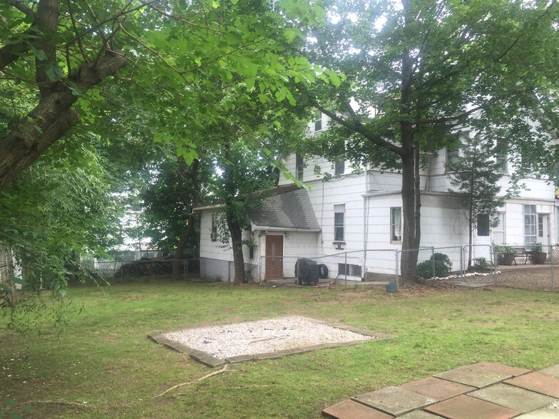 756 Tompkins Ave, Staten Island, NY 10305