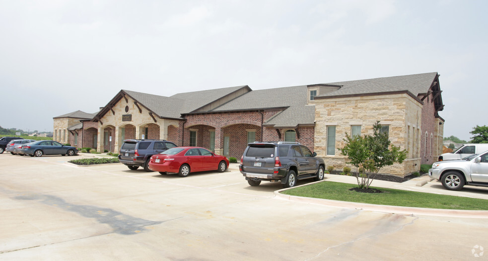 4811-4851 Merlot Ave, Grapevine, TX for lease - Building Photo - Image 1 of 6