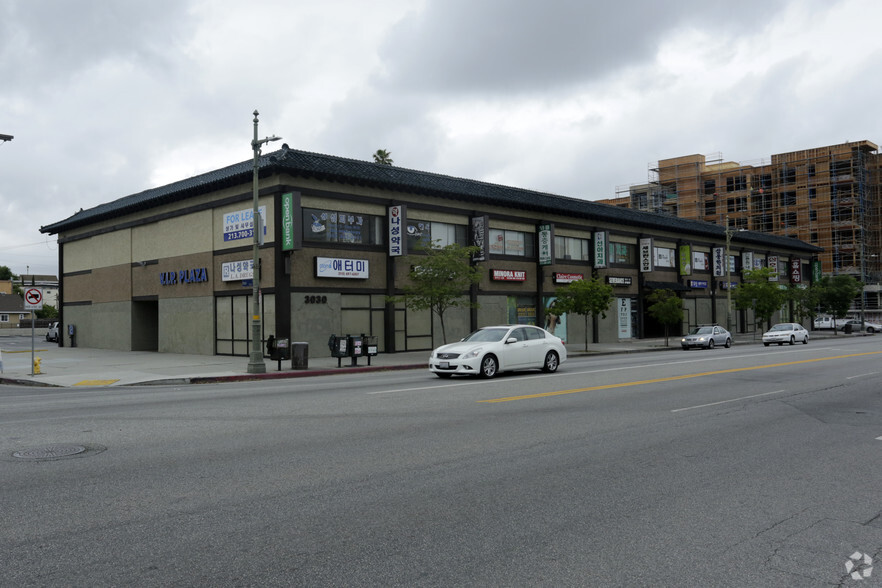 3030 W Olympic Blvd, Los Angeles, CA for lease - Building Photo - Image 3 of 8