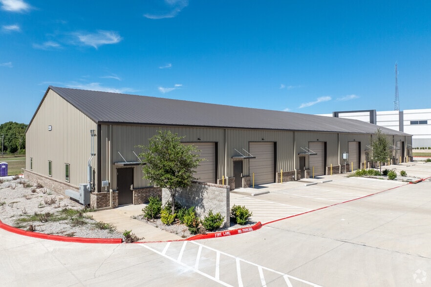 3255 N McDonald St, McKinney, TX for lease - Primary Photo - Image 1 of 3