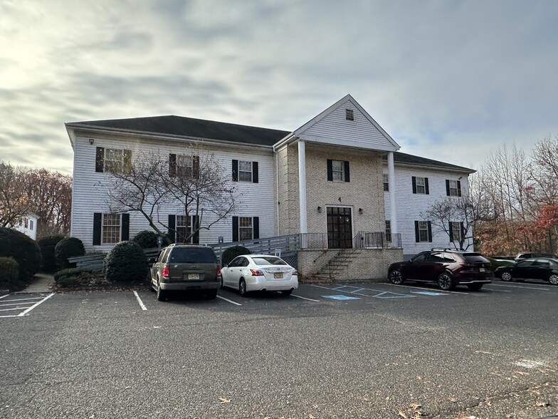 670 N Beers St, Holmdel, NJ for sale - Building Photo - Image 1 of 1