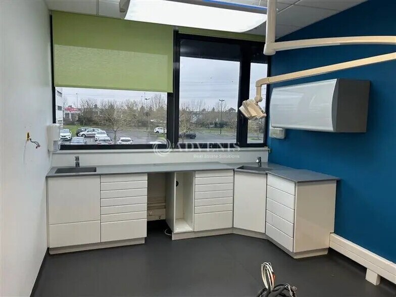 Office in Saint-Cyr-sur-Loire for lease - Interior Photo - Image 3 of 6