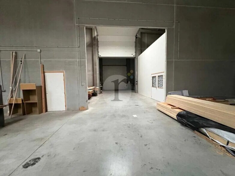 Office in Pérenchies for lease - Interior Photo - Image 2 of 9