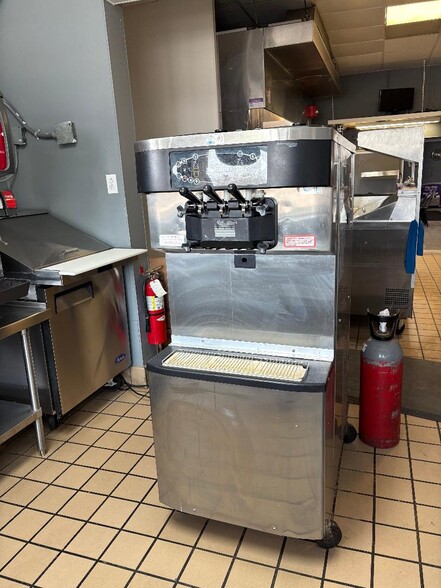 228 W Broad St, Chesaning, MI for sale - Building Photo - Image 3 of 14