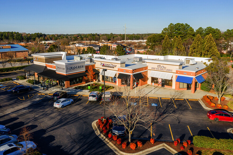 2001-2005 Walnut St, Cary, NC for sale - Building Photo - Image 1 of 1