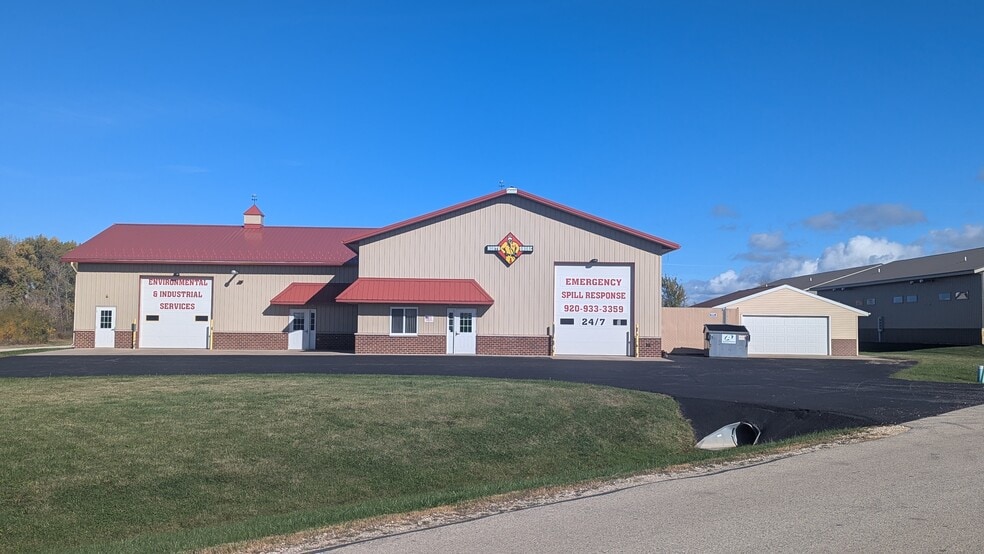 W4559 Lakepark Dr, Fond Du Lac, WI for sale - Building Photo - Image 1 of 5