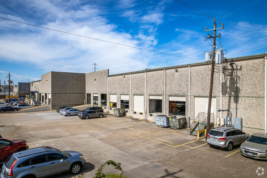 7052 Grand Blvd, Houston, TX for lease - Primary Photo - Image 1 of 5