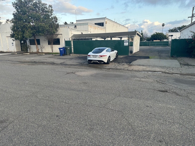 529 W 4th Ave, Escondido, CA for lease - Building Photo - Image 1 of 4