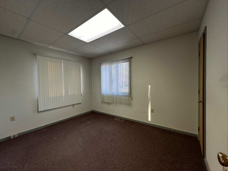 32 William F Palmer Rd, Moodus, CT for sale - Interior Photo - Image 1 of 1