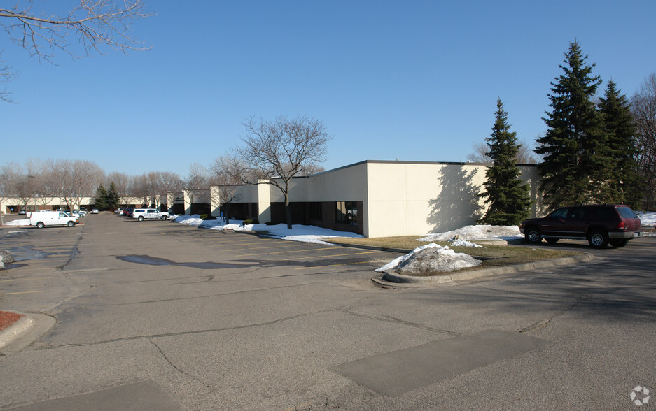 622-676 Mendelssohn Ave N, Golden Valley, MN for lease - Building Photo - Image 1 of 6