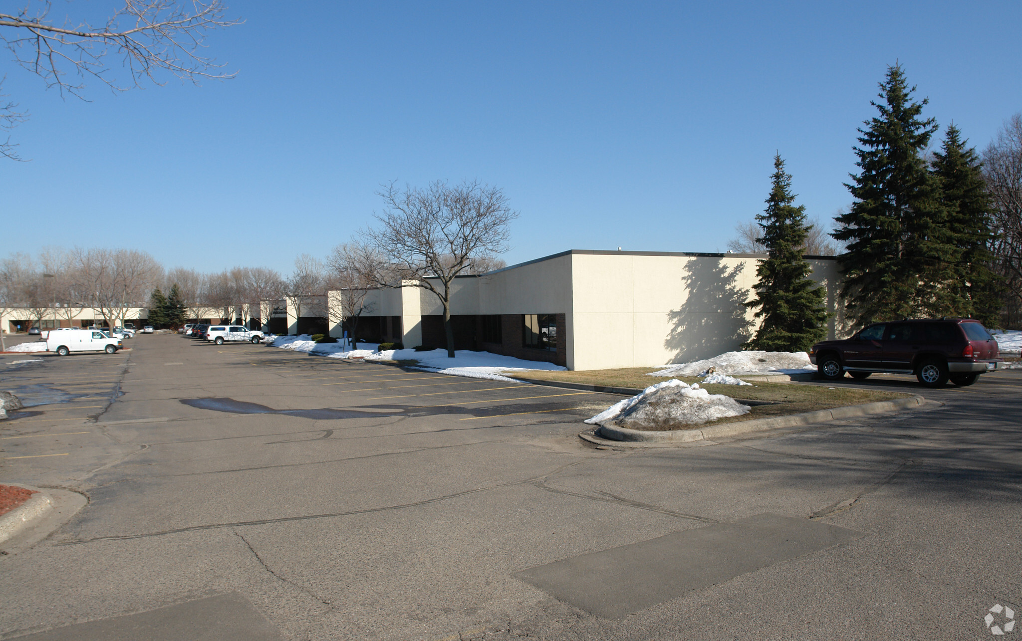 622-676 Mendelssohn Ave N, Golden Valley, MN for lease Building Photo- Image 1 of 7