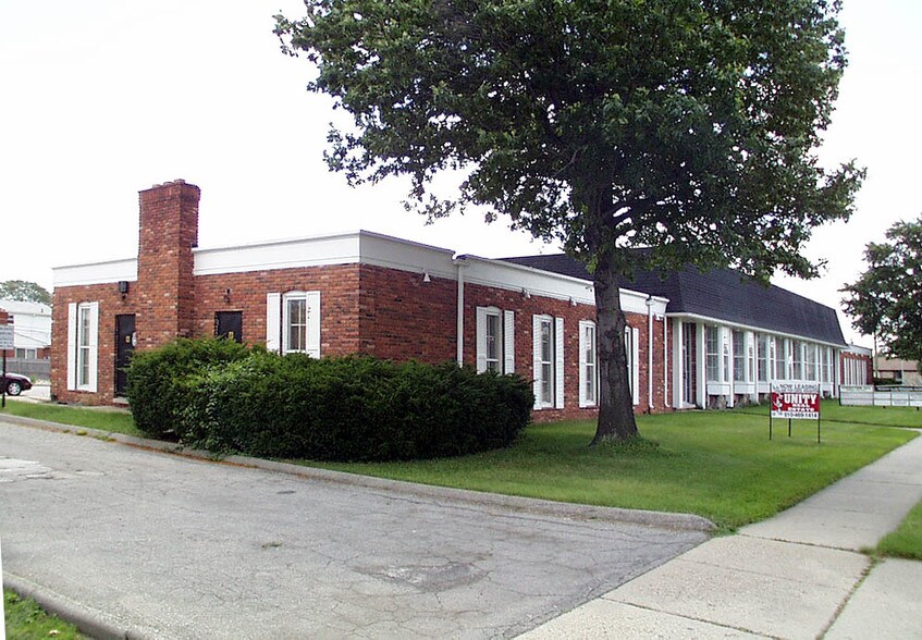 30050 Hoover Rd, Warren, MI for sale - Building Photo - Image 1 of 1