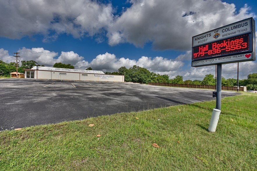 2804 Gun & Rod Rd, Brenham, TX for sale - Primary Photo - Image 1 of 1